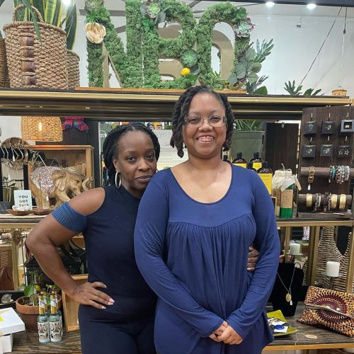 Cat owner and proprietor of @naturalbeauty_naturalhairsalon has the best #naturalhair products and #