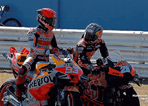 Endless List Of Random Motogp Things - marc Marquez + Giving Thank You Pats After Borrowing A Tow