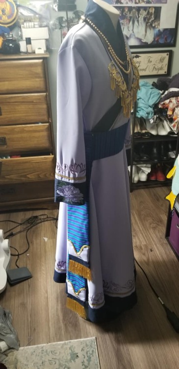 Here is Part 2 of my Yona’s Sword Dance cosplay WIP.As I worked on Yona’s dress I used a