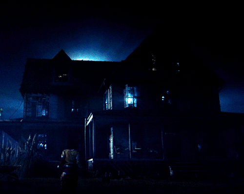 chloedeckr:10 Cloverfield Lane (2016) dir. Dan Trachtenberg 