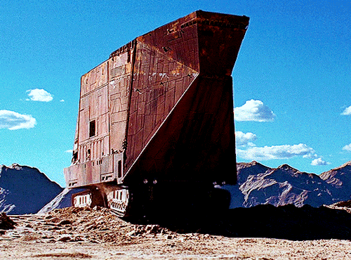 ORIGINAL TRILOGY APPRECIATION WEEK 2021 Day 5 - Favourite Location - Tatooine If There’s A Bright Center