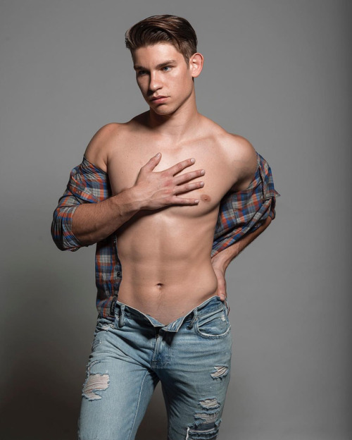 hotinjeans: Dominic Blanchard