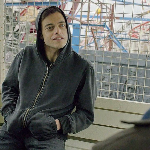 Back to the beginning of #MrRobot. S1 E1 recap - https://youtu.be/YQgI41ebwBA Mr. Robot season 1 rewatch. Click the link in my bio to watch now. Season 3 is almost here… . . #mrrobot #hellofriend #fsociety #ramimalek #christianslater #samesmail...