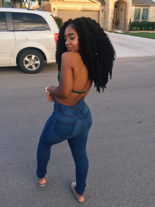 bootyneedslovin: your favorite melanin shawty