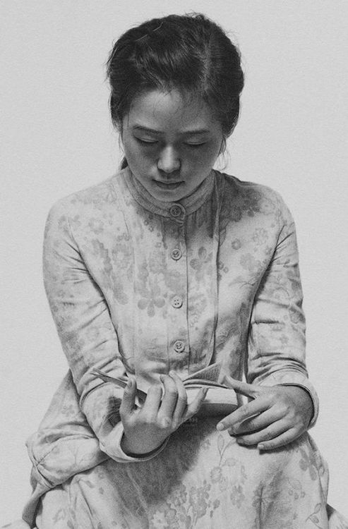 womeninarthistory:Reading Woman, Leng Jun