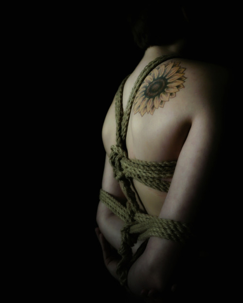 Kinkedbaku: rope, tie, photographyModel: @letsgetfuucckkeedup