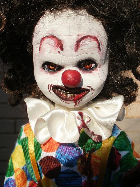 kitziklown:  rachhellsdollhaus:  creepy clown customs on living dead doll bases.