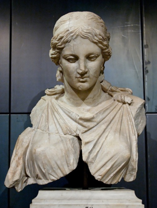 lionofchaeronea:Female marble statue, believed to be a Roman-era copy of a statue of Artemis by the 