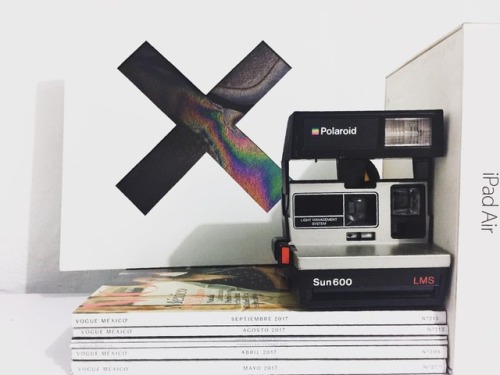 IN MY CHAMBER #thexx #vinyls #coexist #voguemexico #polaroid #roomstuff