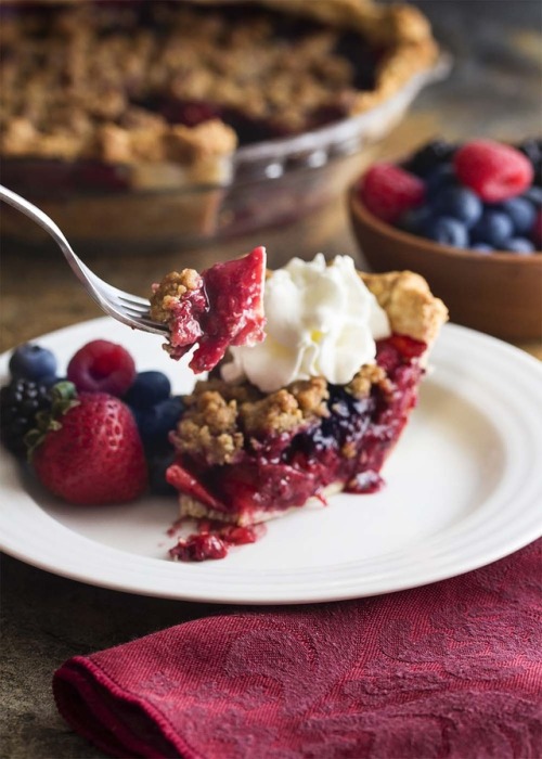 fullcravings:Midsummer Mixed Berry Pie with Crumb Topping