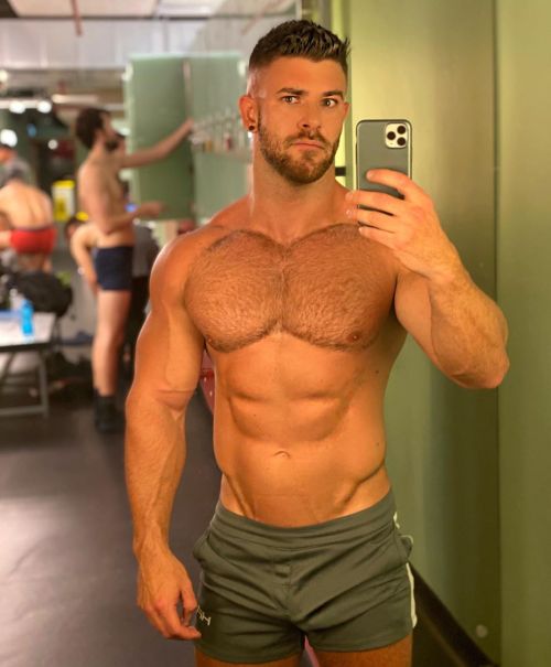 massivemanlymen:  Blake Duffy