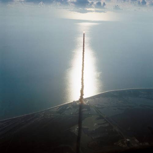 spaceexplorationphotography: STS-41D launch (xpost from /r/space) Source: imgur.com/MGn7qvj