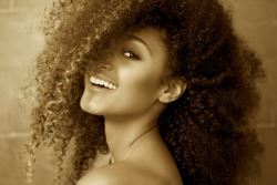curlykinkyfabulous:  http://curlykinkyfabulous.tumblr.com/ 