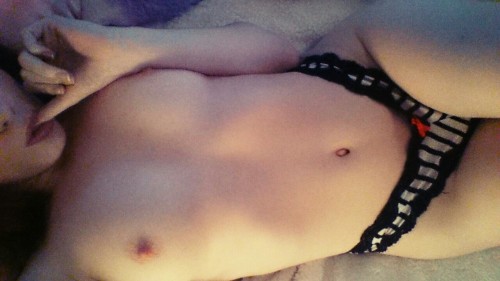 ohwhatasweetgirl:  100 followers! You guys flatter me (; cheers!