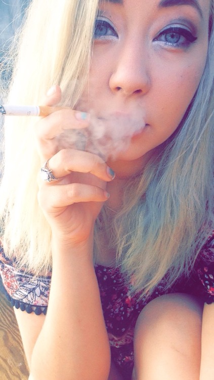 smokingislove: ashleehart: Bad habits ft me Fuck I want to slide in that mouth