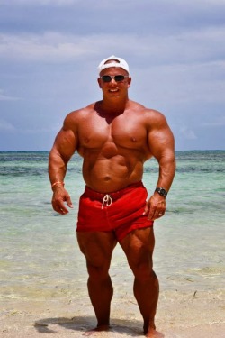 pecfreak:  P  So thick and powerful, he knows