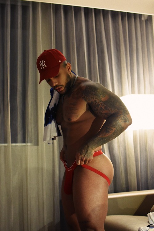 :DANIEL @danee_bananas_Follow Blaqhomme 