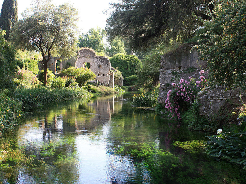 lilyandthemoorland:Ninfa garden (www.giardinodininfa.eu)