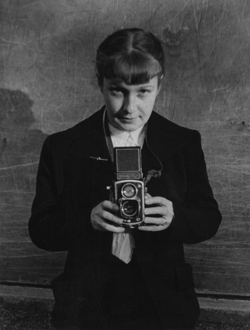 inneroptics:self portrait, 1954 -Sabine Weiss Sabine Weiss @ age 30;