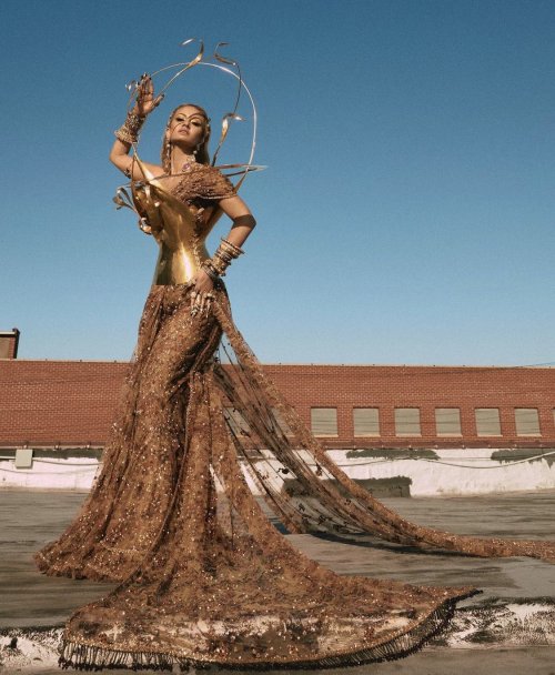 Natasha Poonawalla in Schiaparelli and Sabyasachi Met Gala | “In America: An Antholo