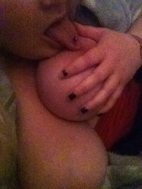 liddizille:  Heaps of boobie pics for you :) I’m honey by the way come help