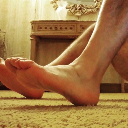 yummy-soles-toes:  