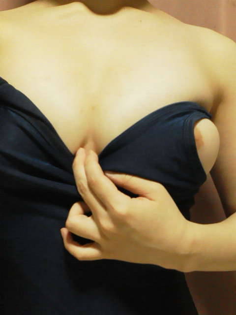 girls-selfshot:  巨乳素人のスクール水着コスプレで自画撮りエロ写メ :