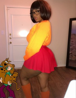 princejazziedad:Scrumptious. DeliciouslySexy. Curvy. BootiDelicious Ma.Ms. Hola.Hermosa ❤️💚💜