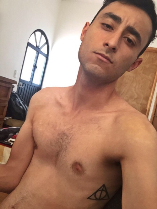 kbroncin:  Mi Roger cacho…. Riquísima Leche….! Quede Preñado y Enamorado 😂