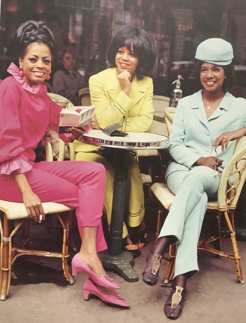 Gorgeous Girl Group 1960s Glamour: Supreme GlamourMary Wilson of The Supremes wrote this book with M