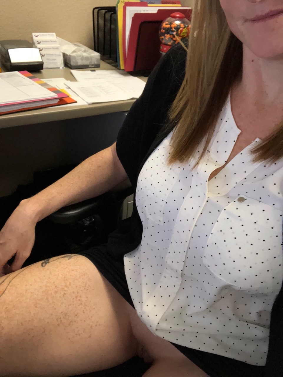 orneryredsnewadventures: My little pussy needs some attention today. Im stuck at