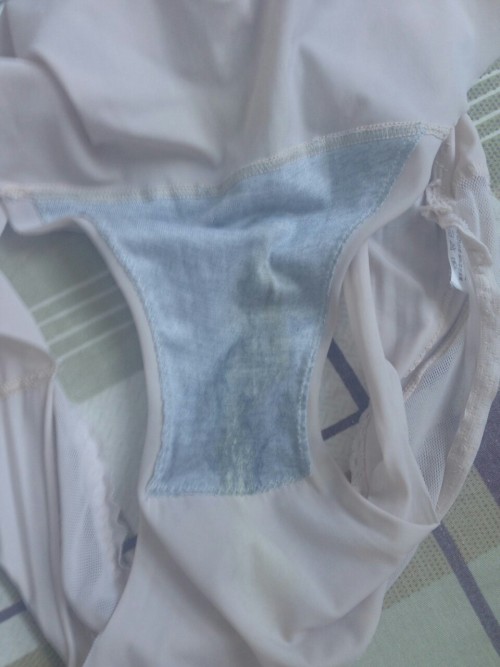 jiushiaicaosaoxue: hsexhhsexh: 自己一个人好辛苦，老公又不在 好逼