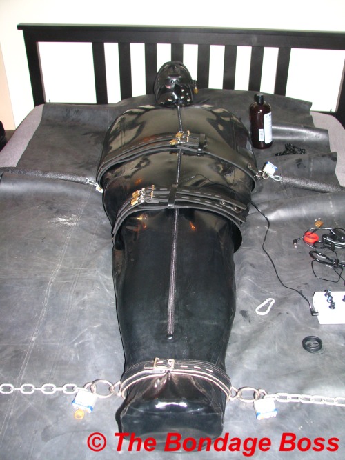 maxatl: thebondageboss: Thursday December 10, 2015 6:00 PM The canadian rubberpigobject is still se