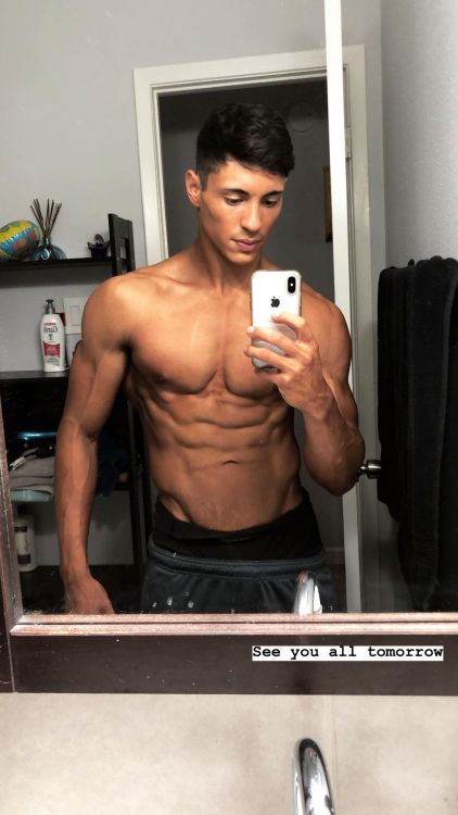 thehottestmenaround: Isaac Ramirezwww.instagram.com/isaacbramirez/