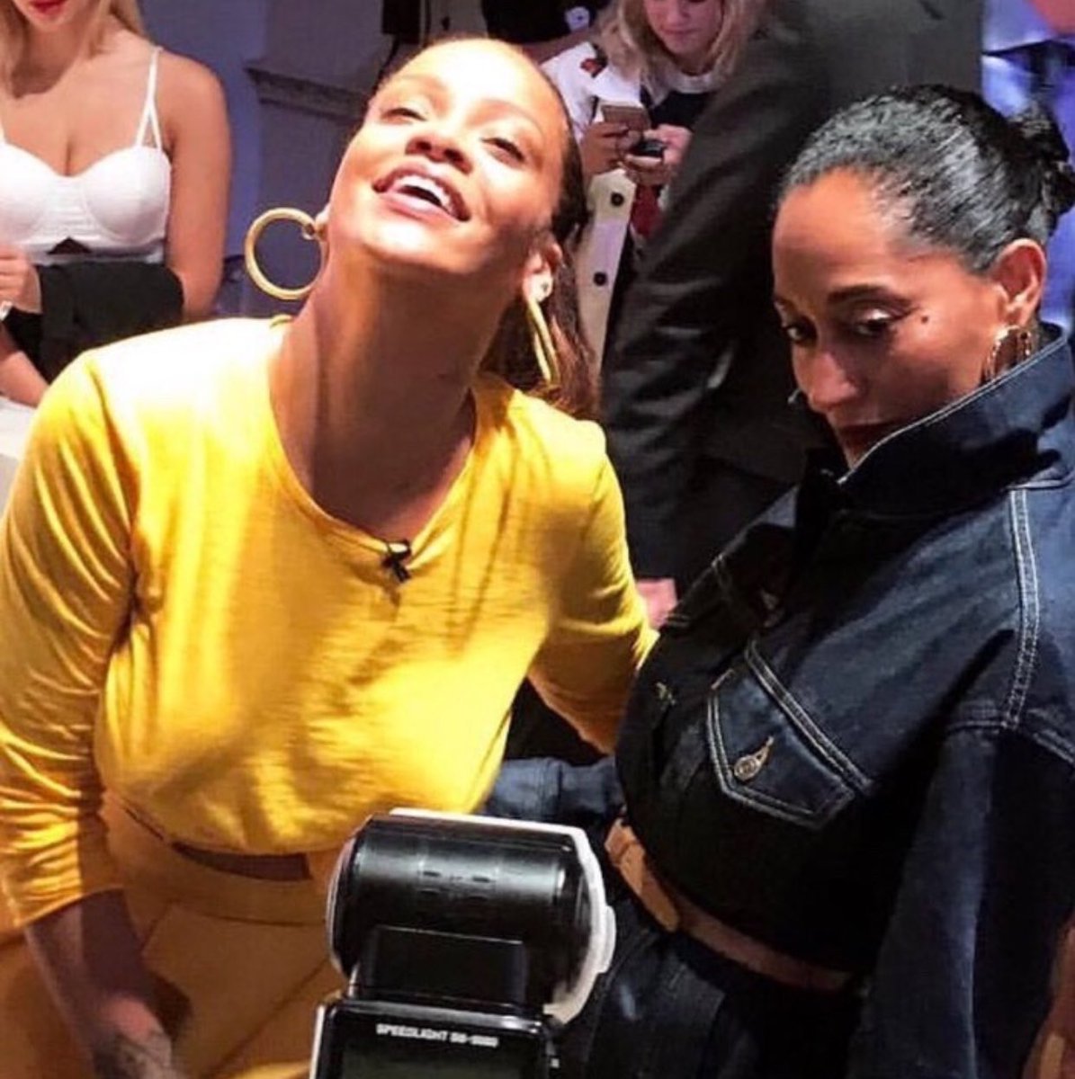stereoculturesociety:  CultureDUOS Jill Scott &amp; Adele (backstage at Jill’s