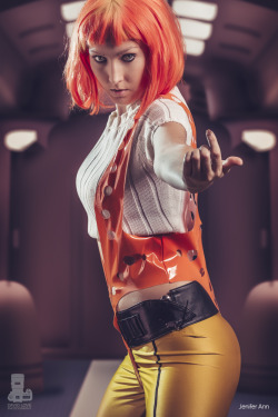 hotcosplaychicks:  Leeloo Fight by truefd Follow us on Twitter - http://twitter.com/hotcosplaychick