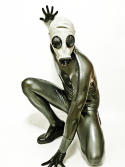 rubbermale:  Polished Pewter Play by chukker2  