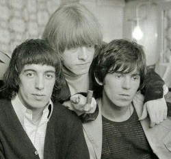 weirdpicturesoftherollingstones:  Oh god,