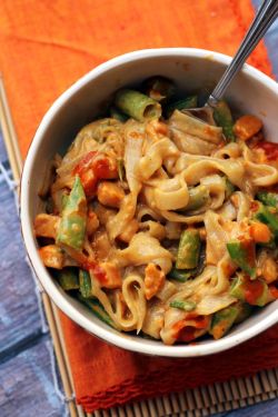 food-vegan:  Spicy Thai Peanut Vegetable