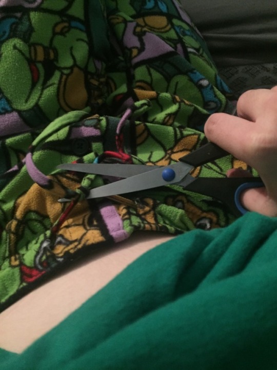 fluffy-omorashi:  Guys I feel like a fool *blushes and looks away grumply* -///-Was just messing around after getting out of the shower and putting on these old pair pajama pants I had when I thought, “I wonder how tight I can tie the drawstrings on