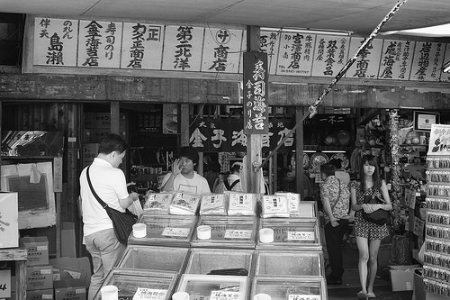 Tsukiji Outer Market #flickstackrFlickr: https://flic.kr/p/Jq4uFN