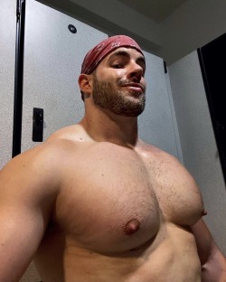 elnerdo19:Dane de Bruin is all Pecs and Mustache, and we love him for it!!! 🔥💖💜🤍💪🏼🥩😋🏳️‍🌈