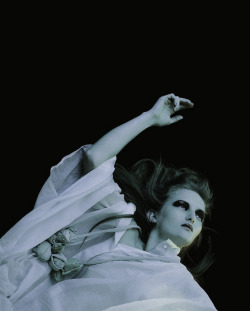 mariacarlabosscono:  “Fade Out,” photographed by Ben Hassett for Dazed and Confused February 2007 