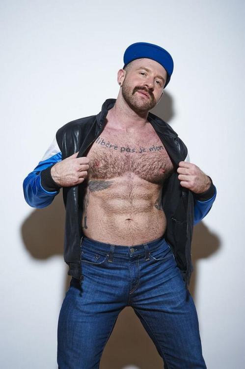 geekerguy82:  Aleks Buldocek…clothed or unclothed, both have the same effect.