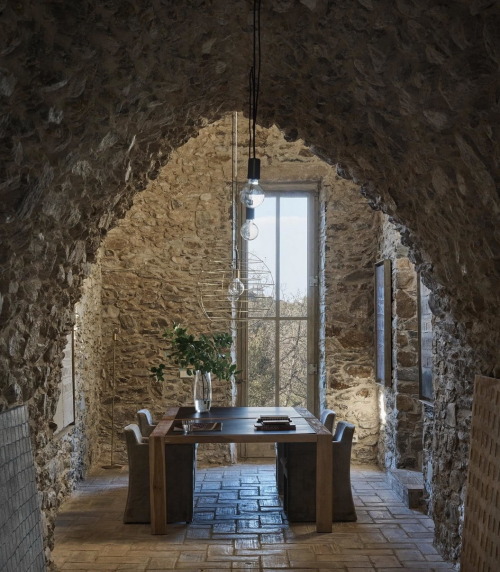 exhome:Baix Emporda Studiohttps://eremass.blogspot.com/2020/05/baix-emporda-studio-by-joan-lao-design.html