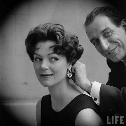 Women come to Marcel for the latest Italian hairstyles(Yale Joel. 1954)