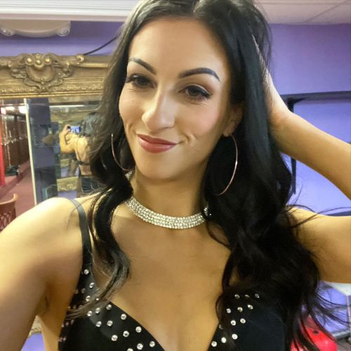 stripper-locker-room:  https://www.instagram.com/_lizdoll_/