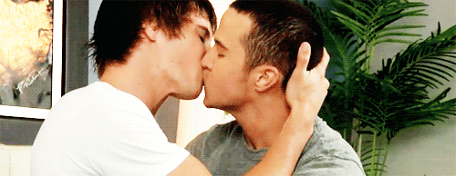 fuckyeahdudeskissing:  Fuck Yeah Dudes Kissing. A place to see men kiss on Tumblr. Submit a kiss.