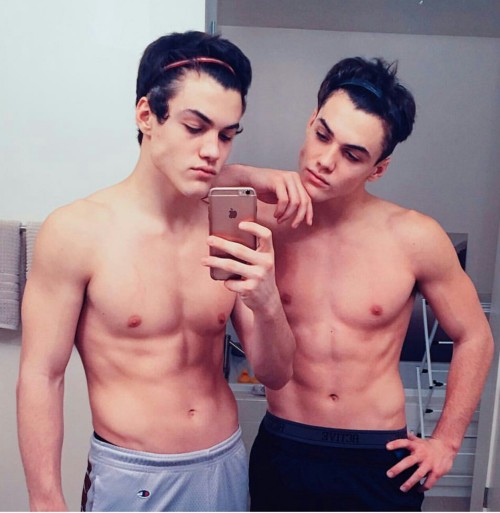 boytrappedinthcloset:  Ethan and Grayson Dolan are some fine ass twins part 1