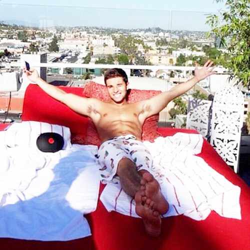 Porn Pics barefootnfamous:  Jake Miller  